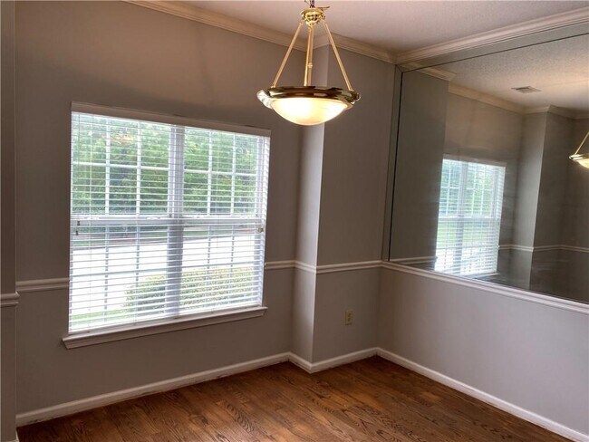 Building Photo - 1731 Pryor Cir SW