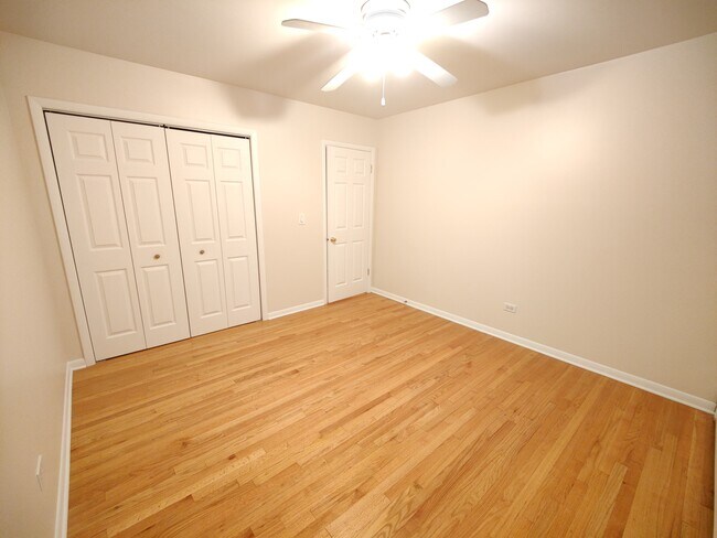 Bedroom - 1283 E Washington St