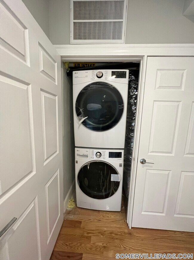 Building Photo - 73 Pearl St