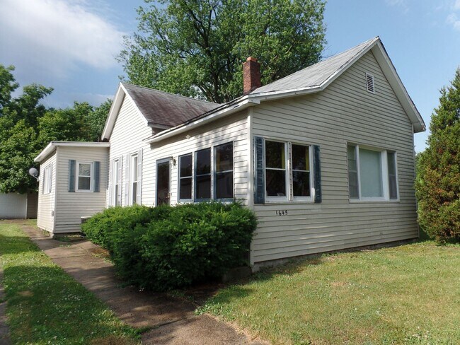 Building Photo - 3 br, 1 bath House - 1645 Spruce St