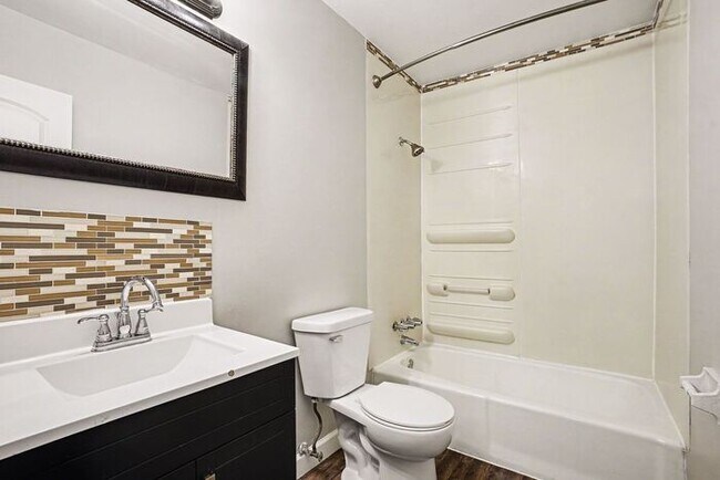 Foto del edificio - $150 off move-in when using Rently - $1099- 2 Bedroom Townhome off Westnedge