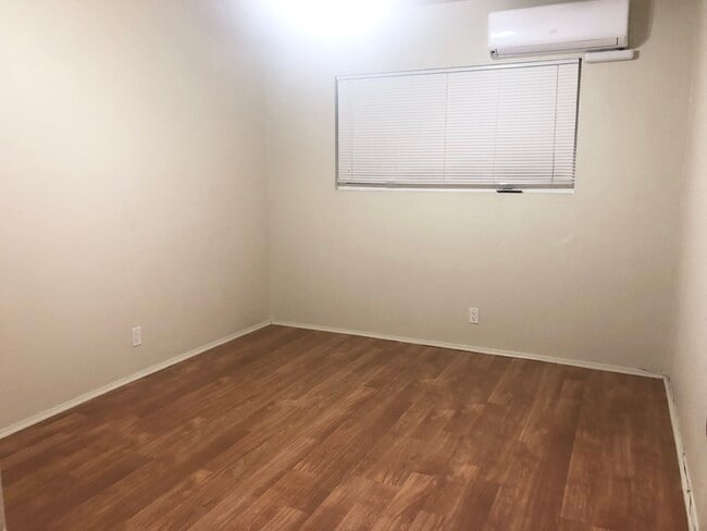 Bedroom 1 - 4413 Farquhar Ave