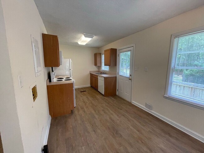 Foto del edificio - PRE-LEASING FOR JULY 22ND 2026!