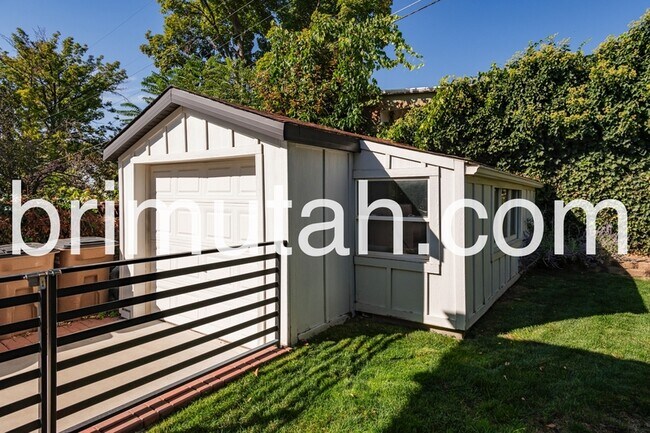 Foto del edificio - 1367 Thornton Ave