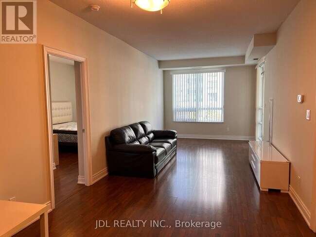Photo du bâtiment - H-60-260 S Town Centre Blvd