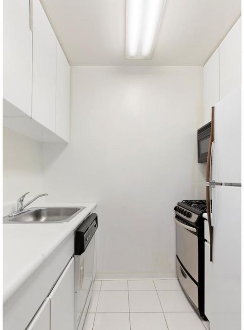 Foto del edificio - 240 E 40th St