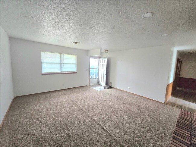 Building Photo - 909 S Park St