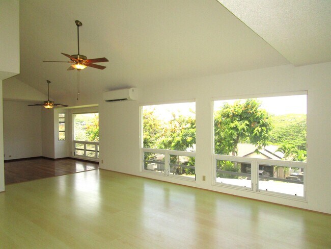 Building Photo - 121 Kaanua Pl