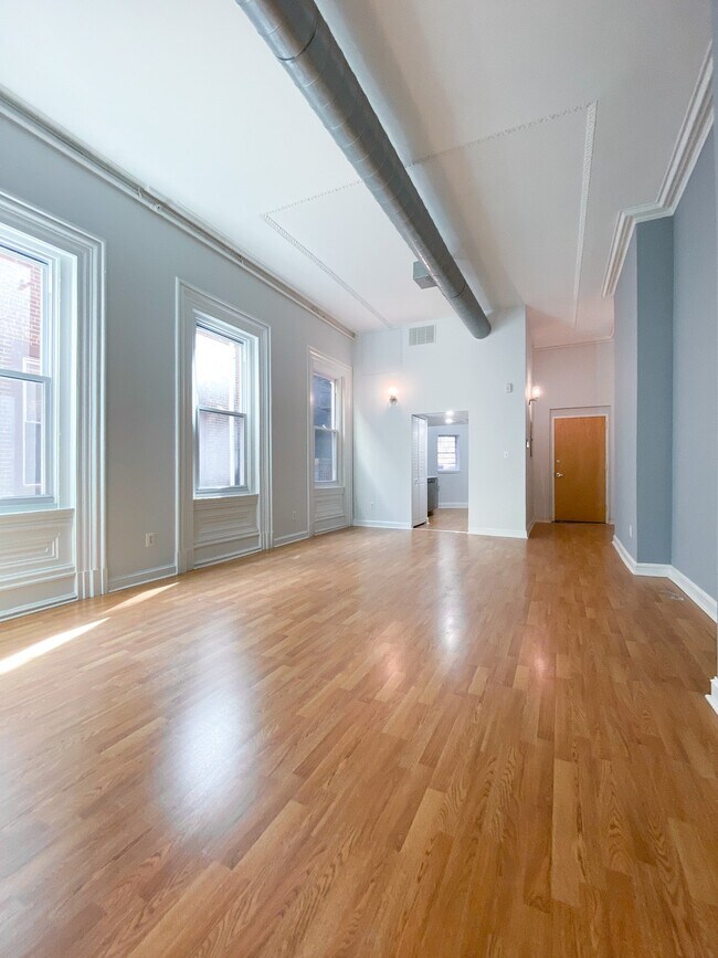 Building Photo - 1935 Chestnut Street, Unit 35-2R