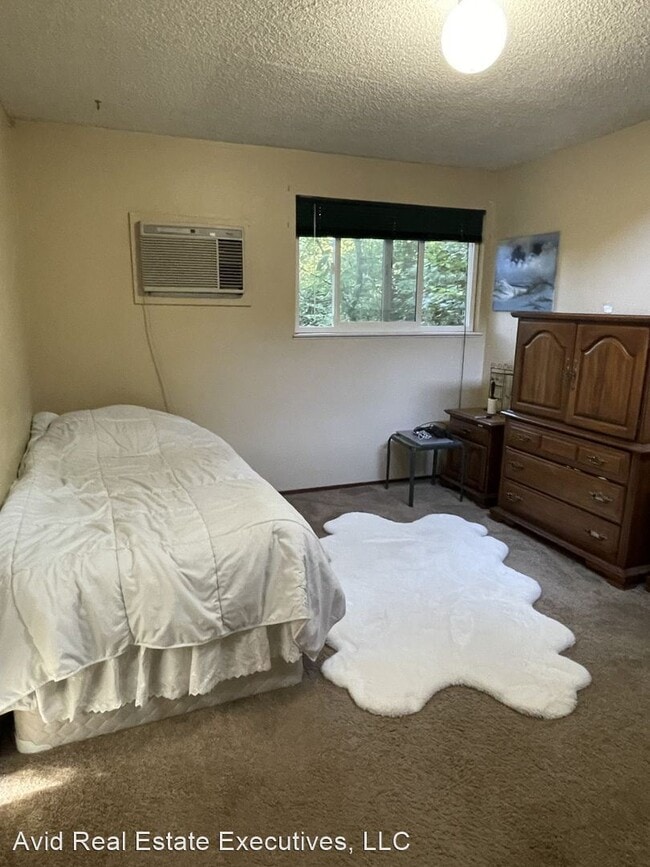 Building Photo - 2 br, 1.5 bath House - 1666 Village Park P...