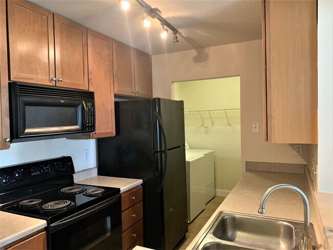 Building Photo - 273 Alexandra Dr