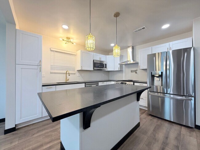Building Photo - Beautifully Updated 2-Bedroom Home in Sandy!
