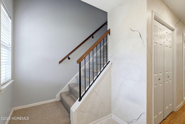 Foto del edificio - 702 Carnation Dr