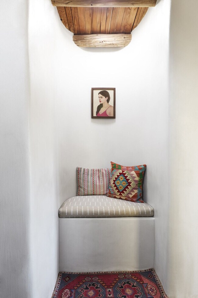 Foto del edificio - 2861 Agua Fria St