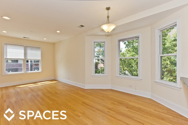 Building Photo - 4025 N Damen Ave
