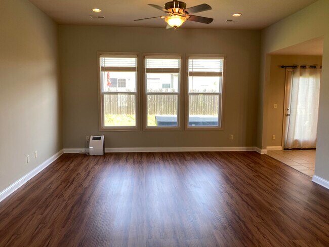 Foto del edificio - 5807 Islip Dr