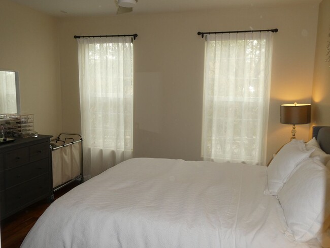 Building Photo - COMING SOON! 2 Bedroom Bridgeport Townhome...