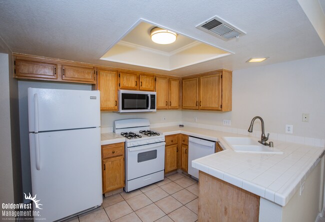 Building Photo - Spacious 3Bdm 2.5Ba Two-Story Home next to Queensridge!