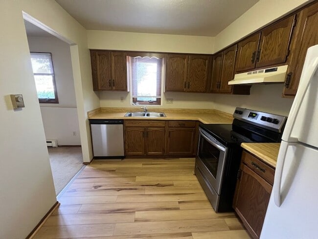 Building Photo - 6006 Boxwood Dr