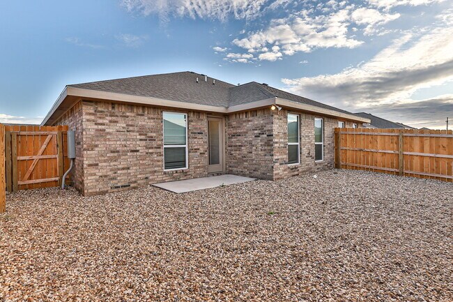 Foto del edificio - Half off First Full Month's Rent /Zero Deposit /Convenient to All Institutions of Higher Learning...