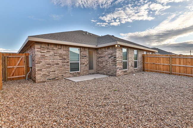 Building Photo - Half off the first Full Month's Rent !!!! ...
