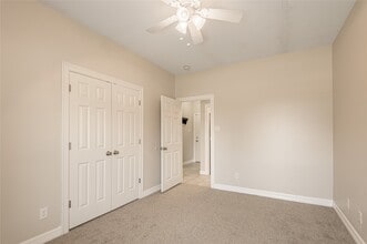 Building Photo - 2121 Normal Park Dr