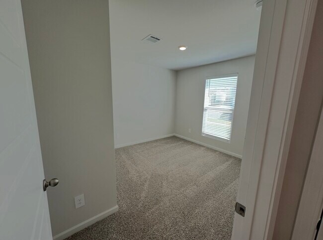 Building Photo - 35531 Forest Manor Avenue