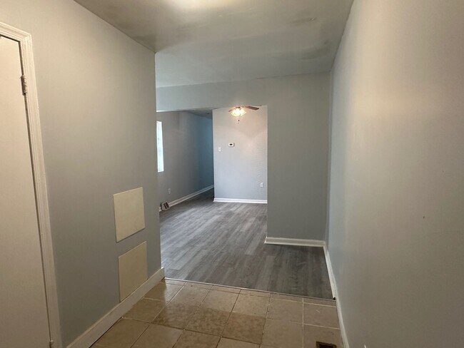 Foto del edificio - 2 Bed Row Home- Chester, PA