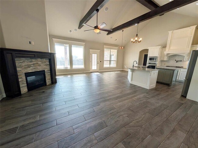 Foto del edificio - 17428 Locust Grove Ln