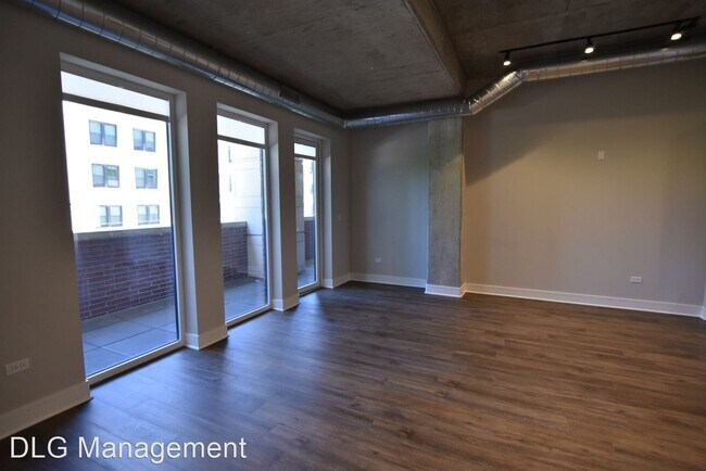 Foto del edificio - 3817-3845 N Broadway