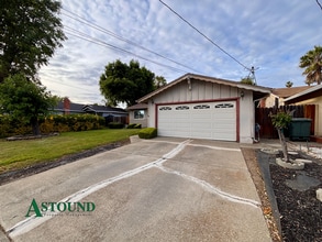 Building Photo - 2627 Prestwick Ave