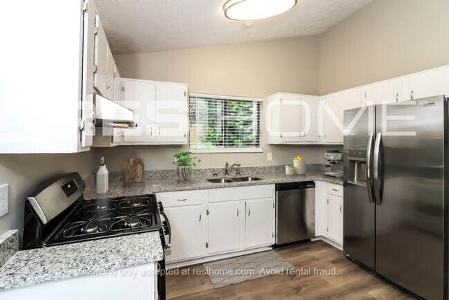 Foto del edificio - 3947 Wood Path Dr
