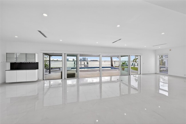 Foto del edificio - 1101 S Shore Dr
