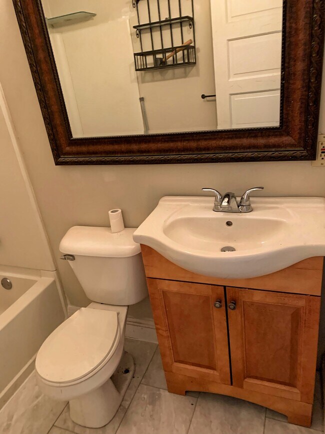 Baño 1 - 3510 Hilda Ave