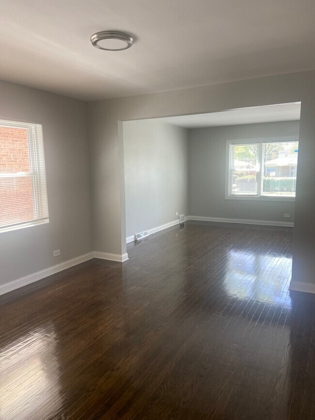 Building Photo - 147 Dodge Ave