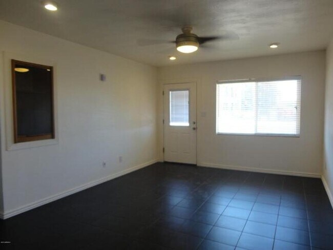 Building Photo - 3 bdrm home in the Biltmore area