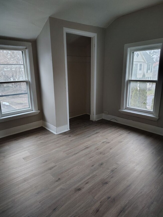 Foto del edificio - 1-3 McConnel Avenue