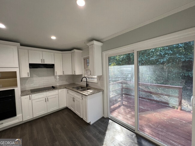 Building Photo - 827 Marstevan Dr NE