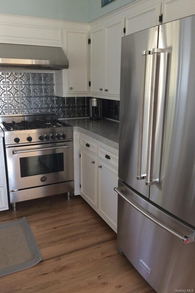 Foto del edificio - 56 Seaman Rd