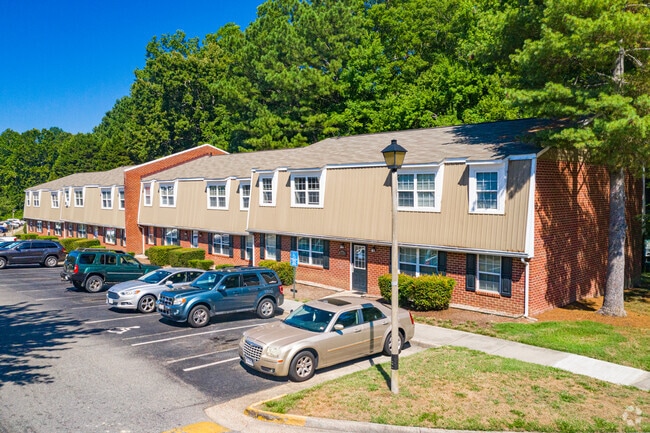 Building Photo - Stratford at Williamsburg