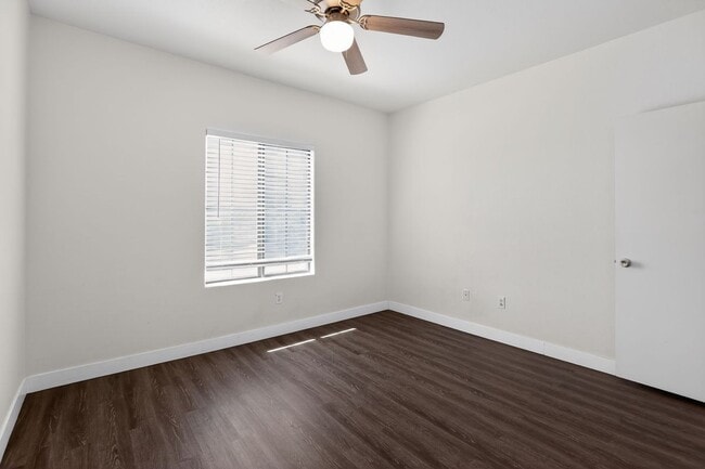 Building Photo - 2060 Rancho Lake Dr