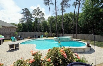 Building Photo - 203 Hart St