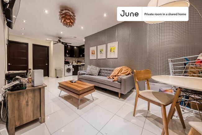 Foto del edificio - Private bedroom in 4 bed/2 bath Home