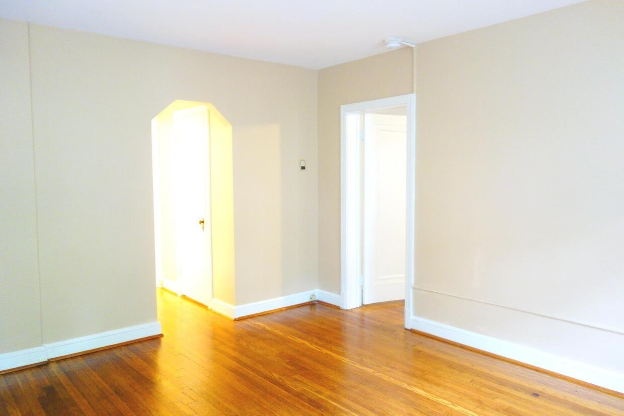 Foto principal - 8409 Greenwood Ave