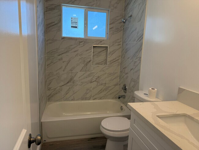 Foto del edificio - 3275 Saturn Ave