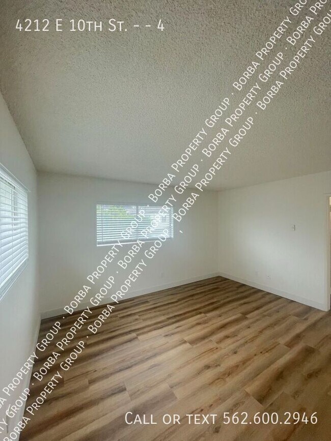 Foto del edificio - 4212 E 10th St
