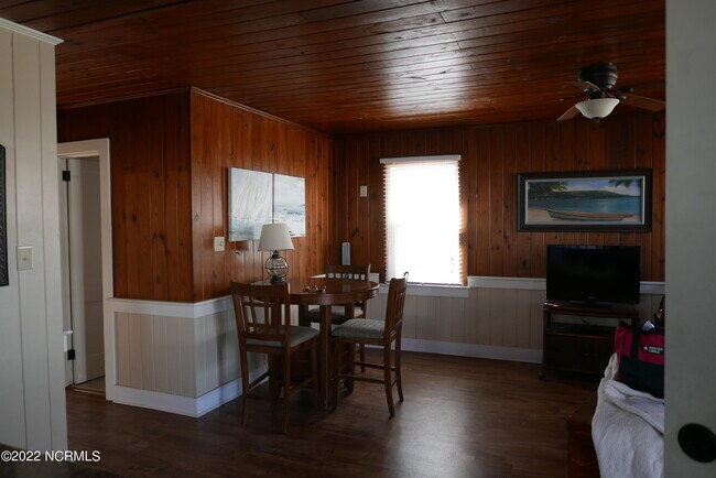 Foto del edificio - 509 W Bogue Blvd