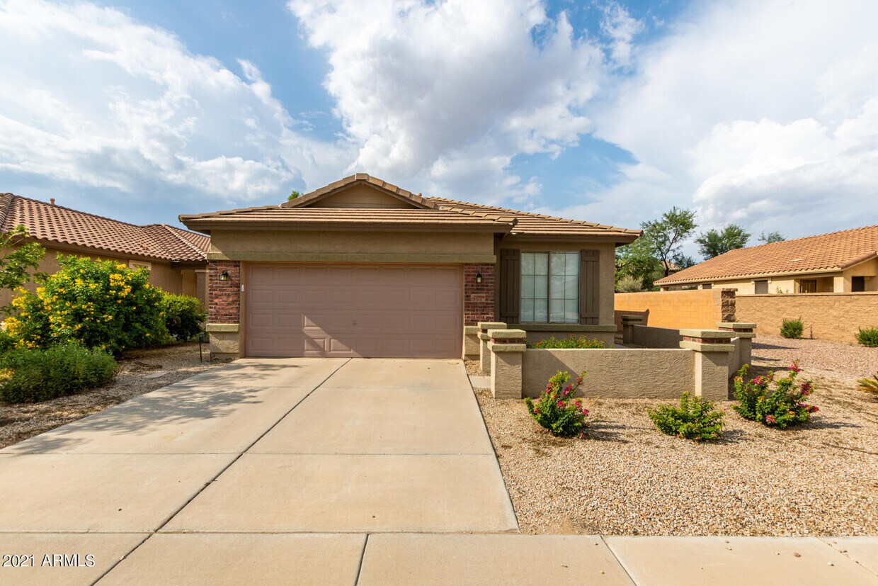 Primary Photo - 20998 E Desert Hills Blvd