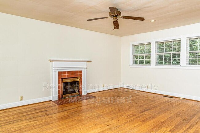 Building Photo - 653 Montclair Dr