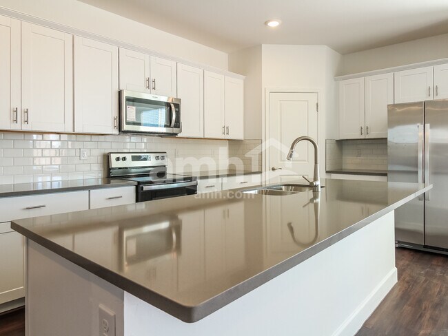 Foto del edificio - 6135 W Calle Bilboa